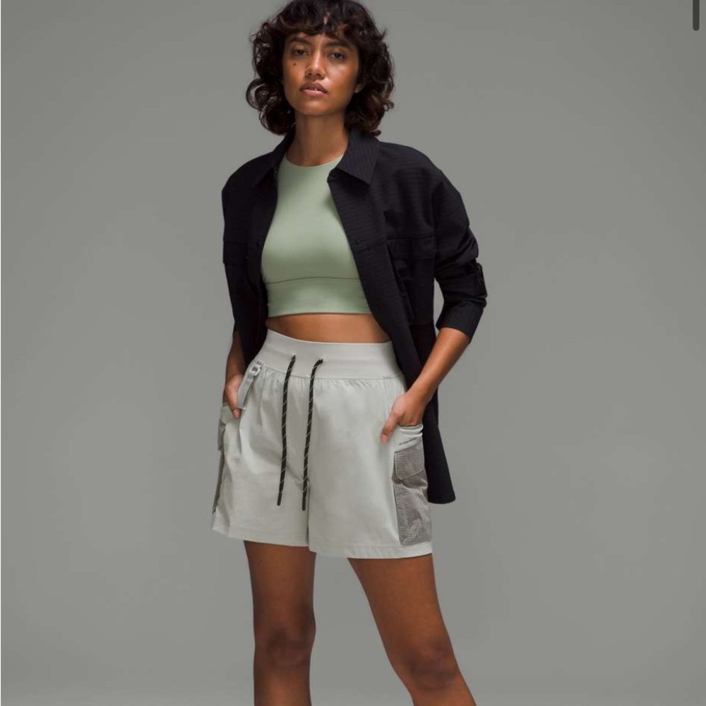 NWT Lululemon Multi-Pocket Cargo High-Rise Hiking Short 5" size 2